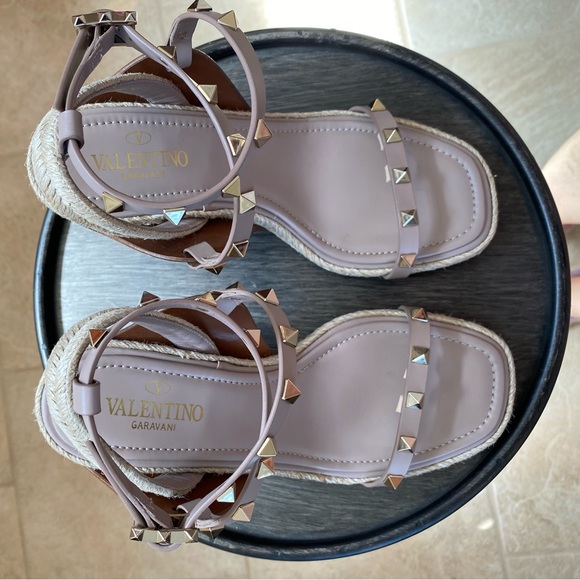 Valentino Garavani Rockstud Espadrille Sandals - Picture 4 of 10